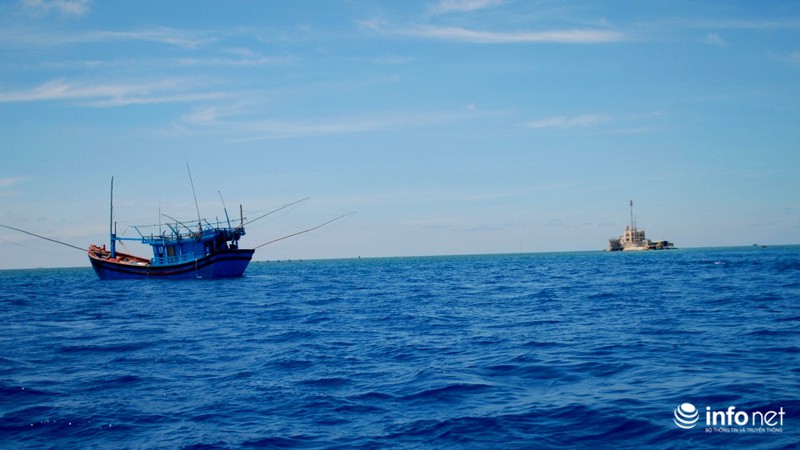 Xúc động giây phút gặp ngư dân giữa Biển Đông - ảnh 2