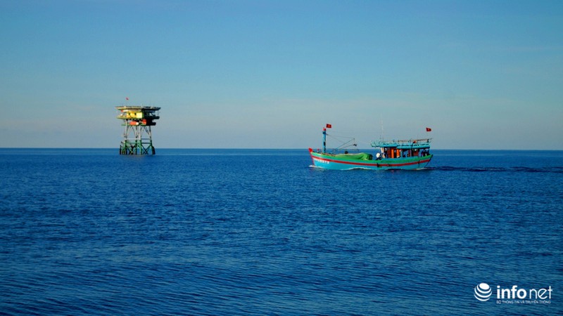 Xúc động giây phút gặp ngư dân giữa Biển Đông - ảnh 13