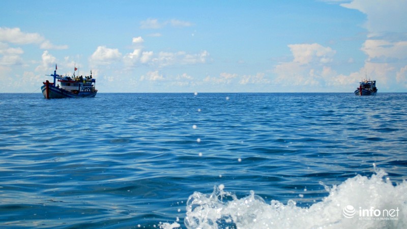 Xúc động giây phút gặp ngư dân giữa Biển Đông - ảnh 3