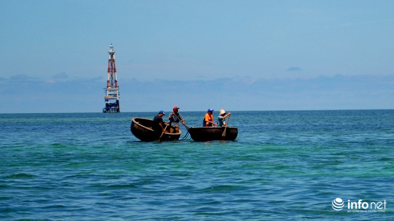 Xúc động giây phút gặp ngư dân giữa Biển Đông - ảnh 11