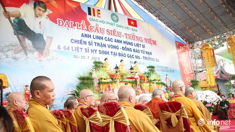 Xúc động buổi lễ trao bức tranh