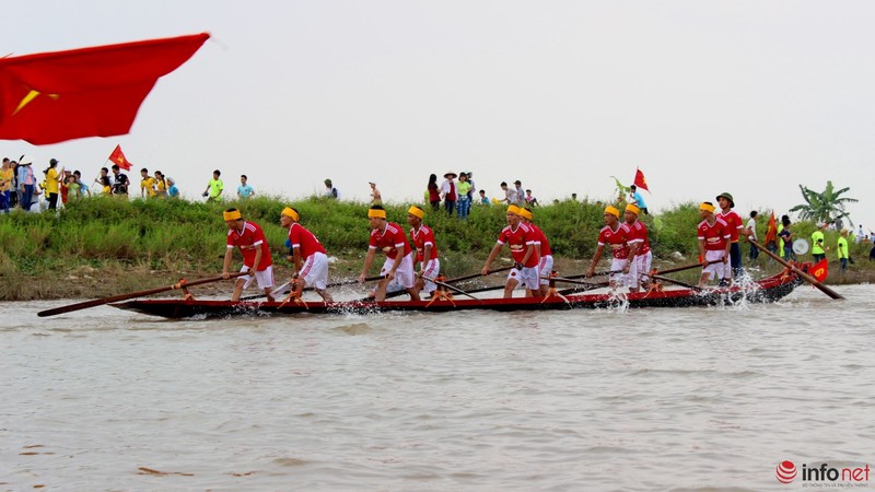 Độc đáo cuộc đua thuyền