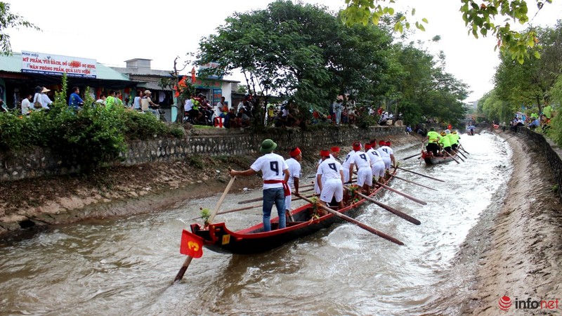 Độc đáo cuộc đua thuyền