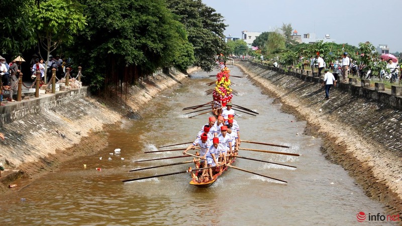 Độc đáo cuộc đua thuyền