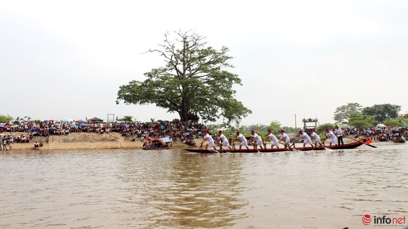 Độc đáo cuộc đua thuyền