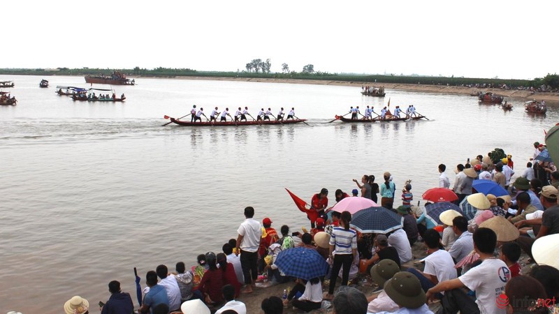 Độc đáo cuộc đua thuyền