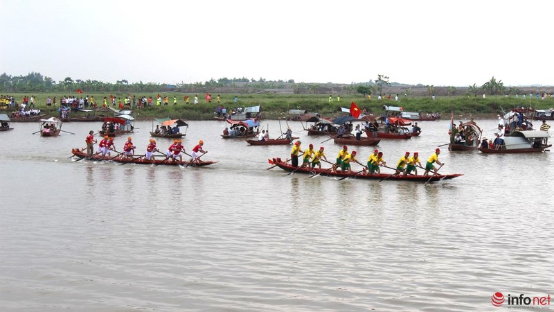 Độc đáo cuộc đua thuyền