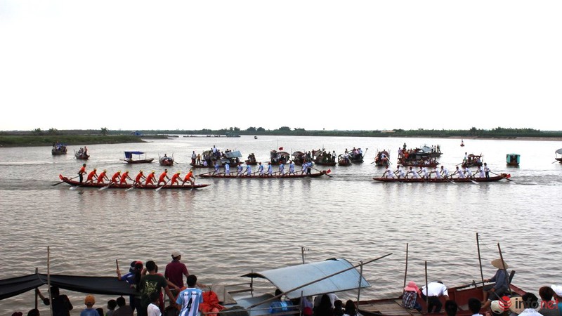 Độc đáo cuộc đua thuyền