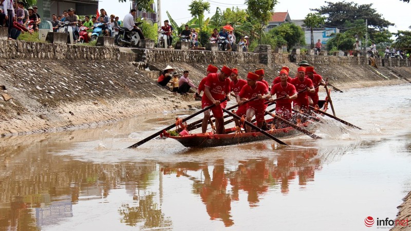Độc đáo cuộc đua thuyền