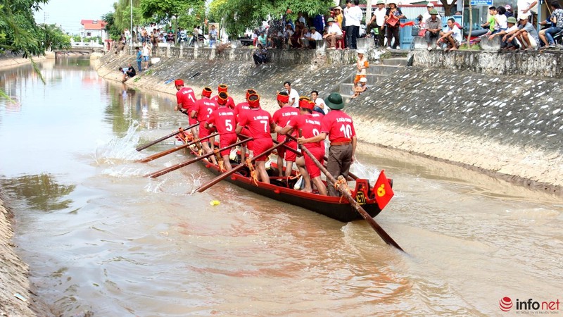 Độc đáo cuộc đua thuyền