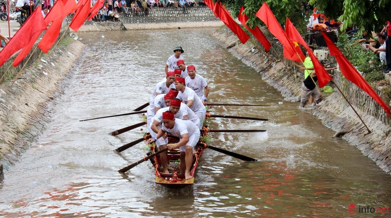 Độc đáo cuộc đua thuyền