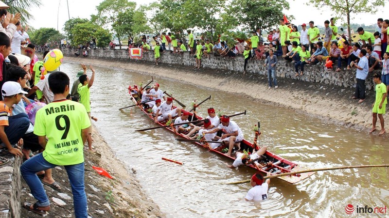 Độc đáo cuộc đua thuyền