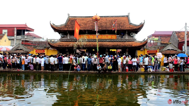 Độc đáo cuộc đua thuyền