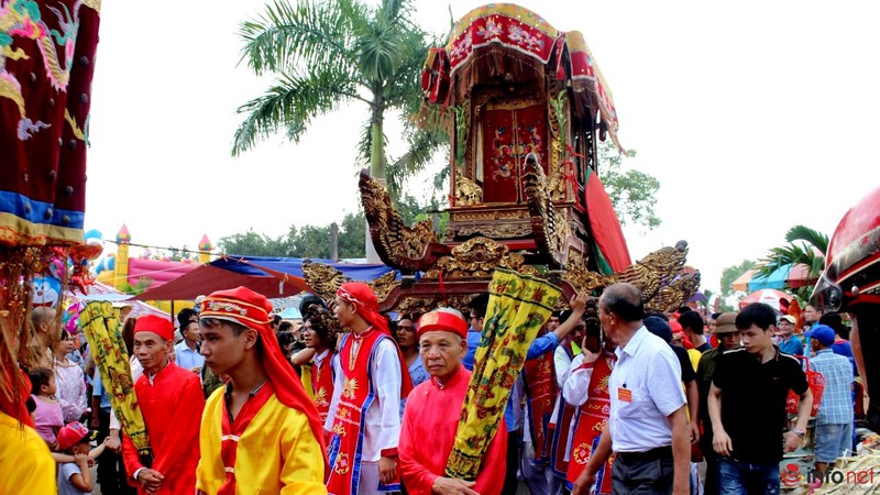 Độc đáo cuộc đua thuyền