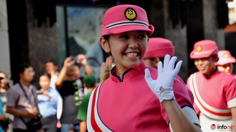 Nữ cảnh sát Nhật Bản xinh đẹp diễu hành tại trung tâm TP.HCM - ảnh 1