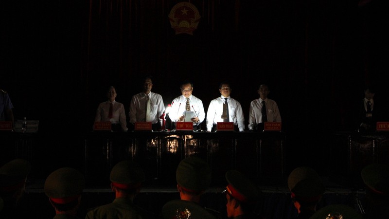 [Trực tiếp] Xử vụ thảm án Bình Phước: Tử hình Dương, Tiến còn Thoại thoát án tử - ảnh 1