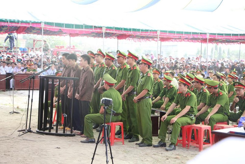 [Trực tiếp] Xử vụ thảm án Bình Phước: Tử hình Dương, Tiến còn Thoại thoát án tử - ảnh 10