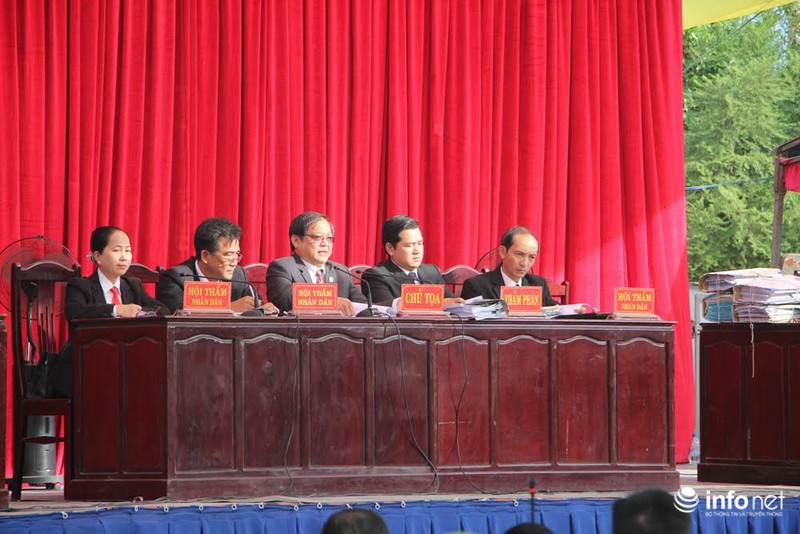 [Trực tiếp] Xử vụ thảm án Bình Phước: Tử hình Dương, Tiến còn Thoại thoát án tử - ảnh 8