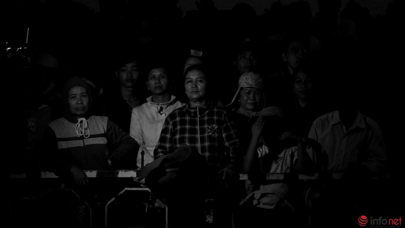 Toàn cảnh phiên xử tại Bình Phước qua bộ ảnh đen trắng - ảnh 30