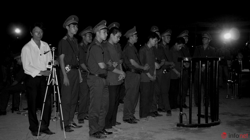 Toàn cảnh phiên xử tại Bình Phước qua bộ ảnh đen trắng - ảnh 31