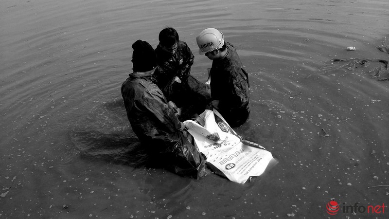 Lội ao bắt cá trong cái rét 11 độ - ảnh 5