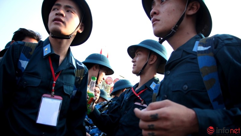 Xúc động giây phút lên đường nhập ngũ của các tân binh TP.HCM - ảnh 4