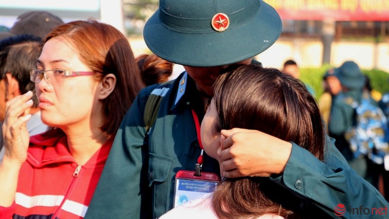 Xúc động giây phút lên đường nhập ngũ của các tân binh TP.HCM - ảnh 11