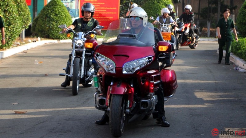 Xúc động giây phút lên đường nhập ngũ của các tân binh TP.HCM - ảnh 20