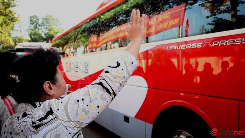 Xúc động giây phút lên đường nhập ngũ của các tân binh TP.HCM - ảnh 18