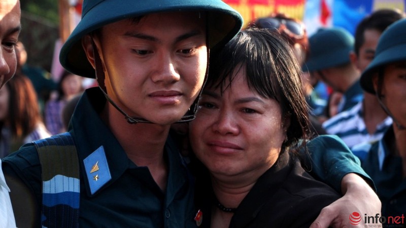 Xúc động giây phút lên đường nhập ngũ của các tân binh TP.HCM - ảnh 5