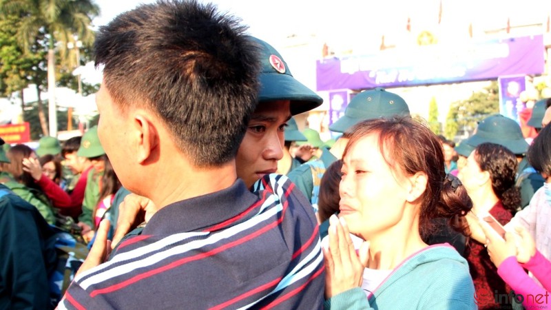 Xúc động giây phút lên đường nhập ngũ của các tân binh TP.HCM - ảnh 10