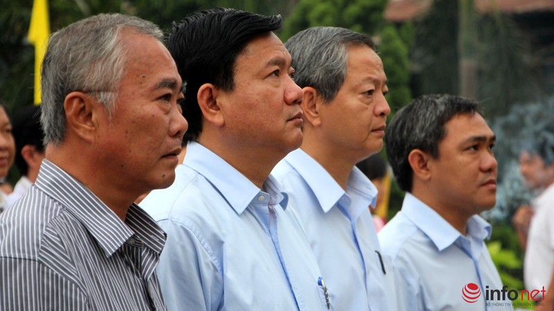 Cả khu phố huyên náo khi ông Đinh La Thăng tới thị sát - ảnh 13