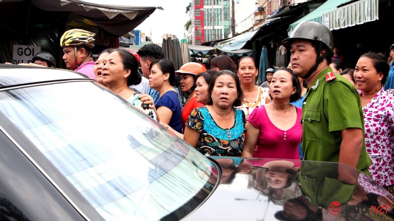 Cả khu phố huyên náo khi ông Đinh La Thăng tới thị sát - ảnh 11