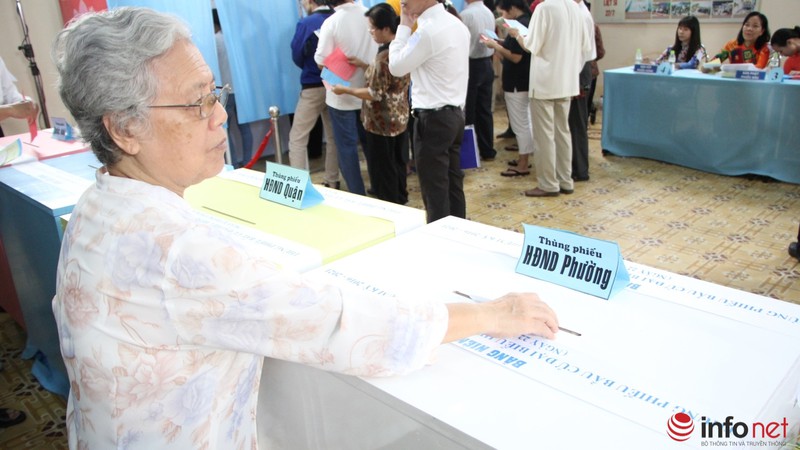 Phu nhân cố Tổng bí thư Nguyễn Văn Linh đi bầu cử ở tuổi 99 - ảnh 12