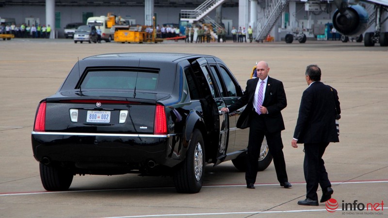 Xem lại hình ảnh các đặc vụ 'áo đen' bên Tổng thống Obama tại sân bay - ảnh 7