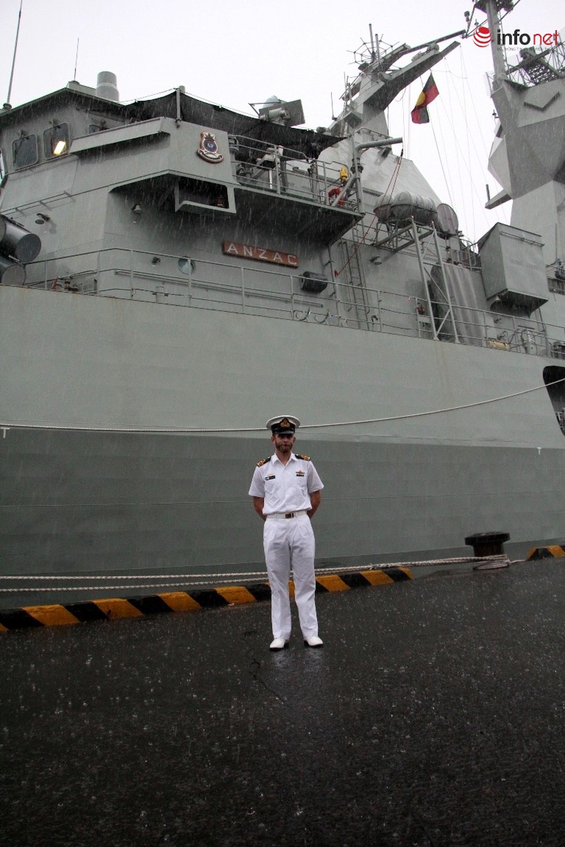 Tàu Hải quân Hoàng gia Australia thăm TP.HCM trong cơn mưa mù mịt - ảnh 15