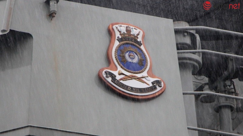 Tàu Hải quân Hoàng gia Australia thăm TP.HCM trong cơn mưa mù mịt - ảnh 17