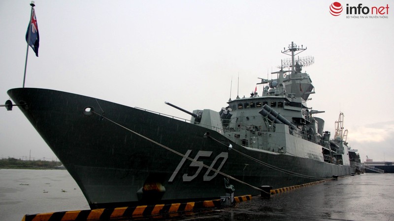 Tàu Hải quân Hoàng gia Australia thăm TP.HCM trong cơn mưa mù mịt - ảnh 19