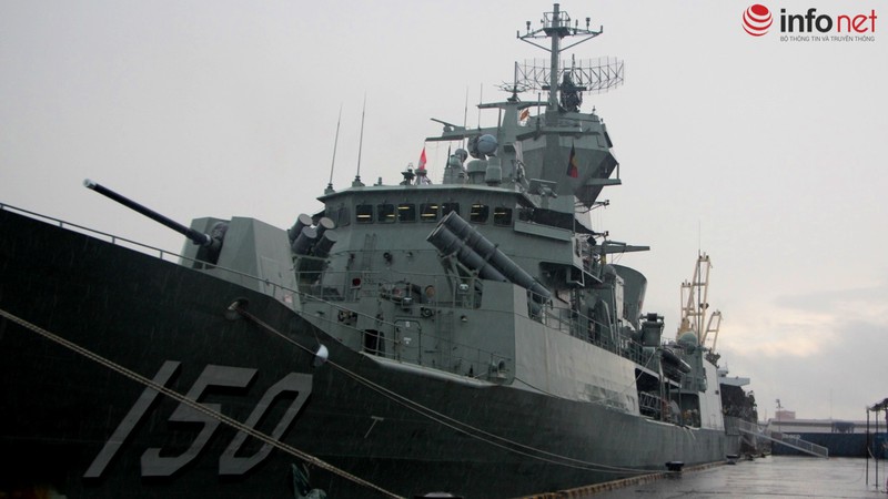 Tàu Hải quân Hoàng gia Australia thăm TP.HCM trong cơn mưa mù mịt - ảnh 18