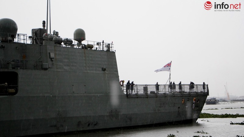 Tàu Hải quân Hoàng gia Australia thăm TP.HCM trong cơn mưa mù mịt - ảnh 5