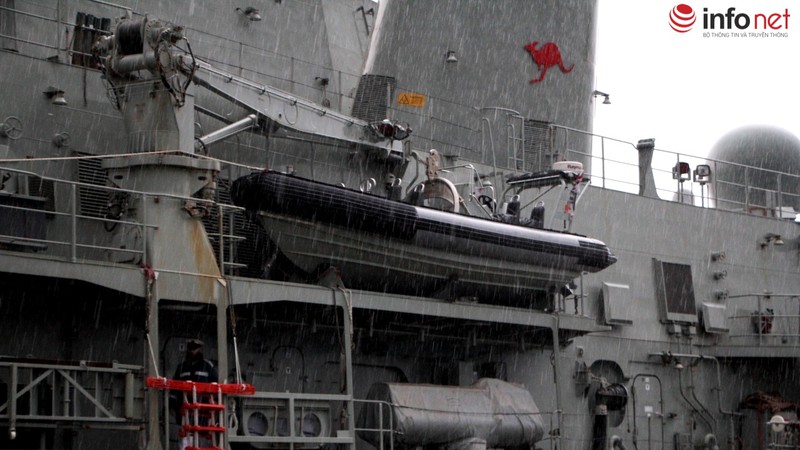 Tàu Hải quân Hoàng gia Australia thăm TP.HCM trong cơn mưa mù mịt - ảnh 7