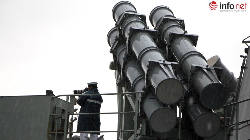 Tàu Hải quân Hoàng gia Australia thăm TP.HCM trong cơn mưa mù mịt - ảnh 8