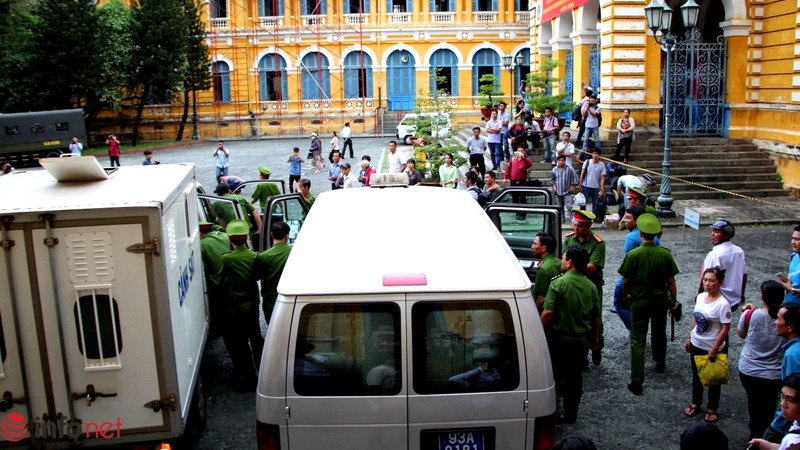 Toàn cảnh phiên xử phúc thẩm vụ thảm sát tại Bình Phước qua ảnh - ảnh 20
