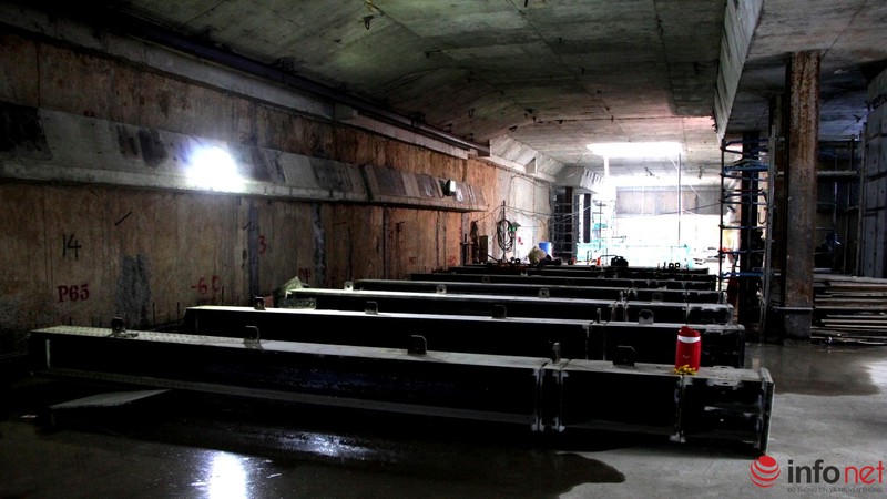 Cận cảnh nhà ga ngầm metro: Công trường khổng lồ dưới lòng đất - ảnh 7