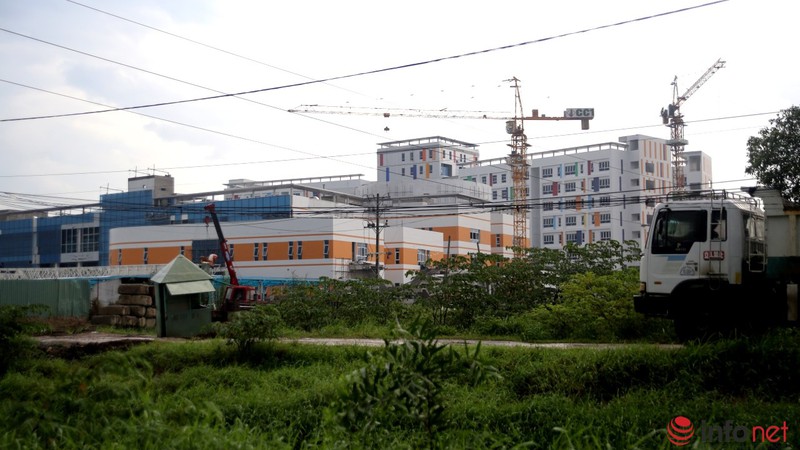 TP.HCM: Bệnh viện sắp khánh thành, đường cho xe cứu thương vẫn lổn nhổn đất đá - ảnh 3