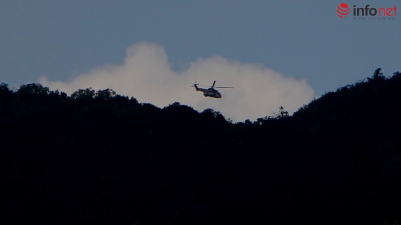 Trực thăng quần thảo trên núi Dinh tìm chiếc EC-130 mất tích - ảnh 6