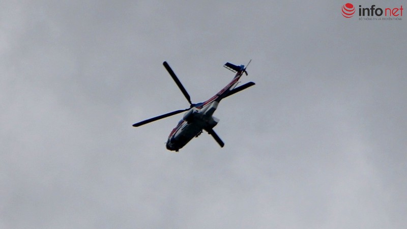 Trực thăng quần thảo trên núi Dinh tìm chiếc EC-130 mất tích - ảnh 3