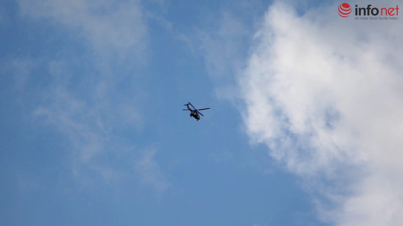 Trực thăng quần thảo trên núi Dinh tìm chiếc EC-130 mất tích - ảnh 4