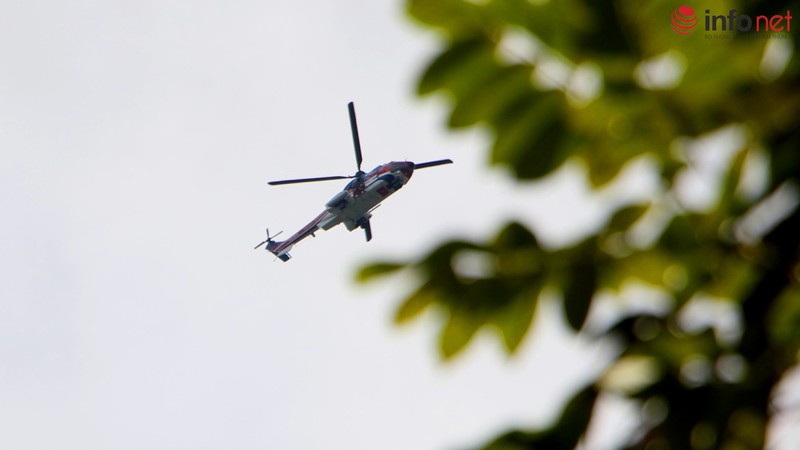 Trực thăng quần thảo trên núi Dinh tìm chiếc EC-130 mất tích - ảnh 1