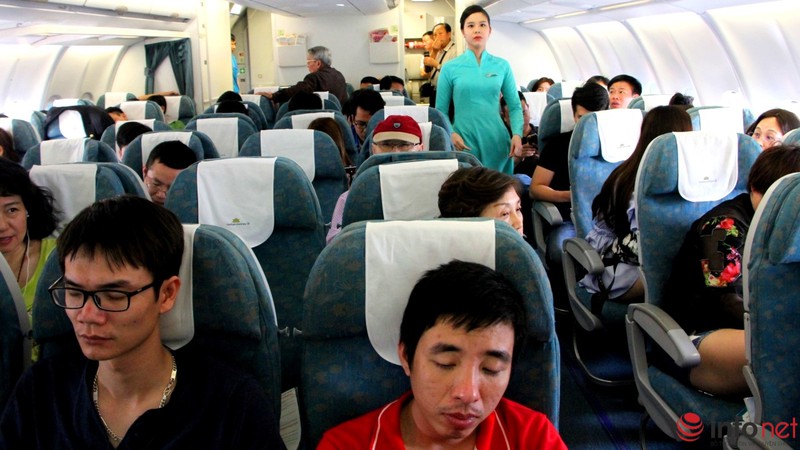 Hành khách chịu nóng, ngồi chờ 2 tiếng trên máy bay Vietnam Airlines - ảnh 3